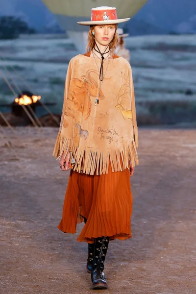 Look 30